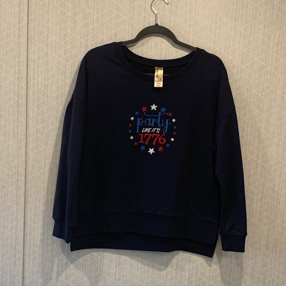 Women's Navy 'Party Like It's 1776' Walk in the Park Sweatshirt Size L Like NEW